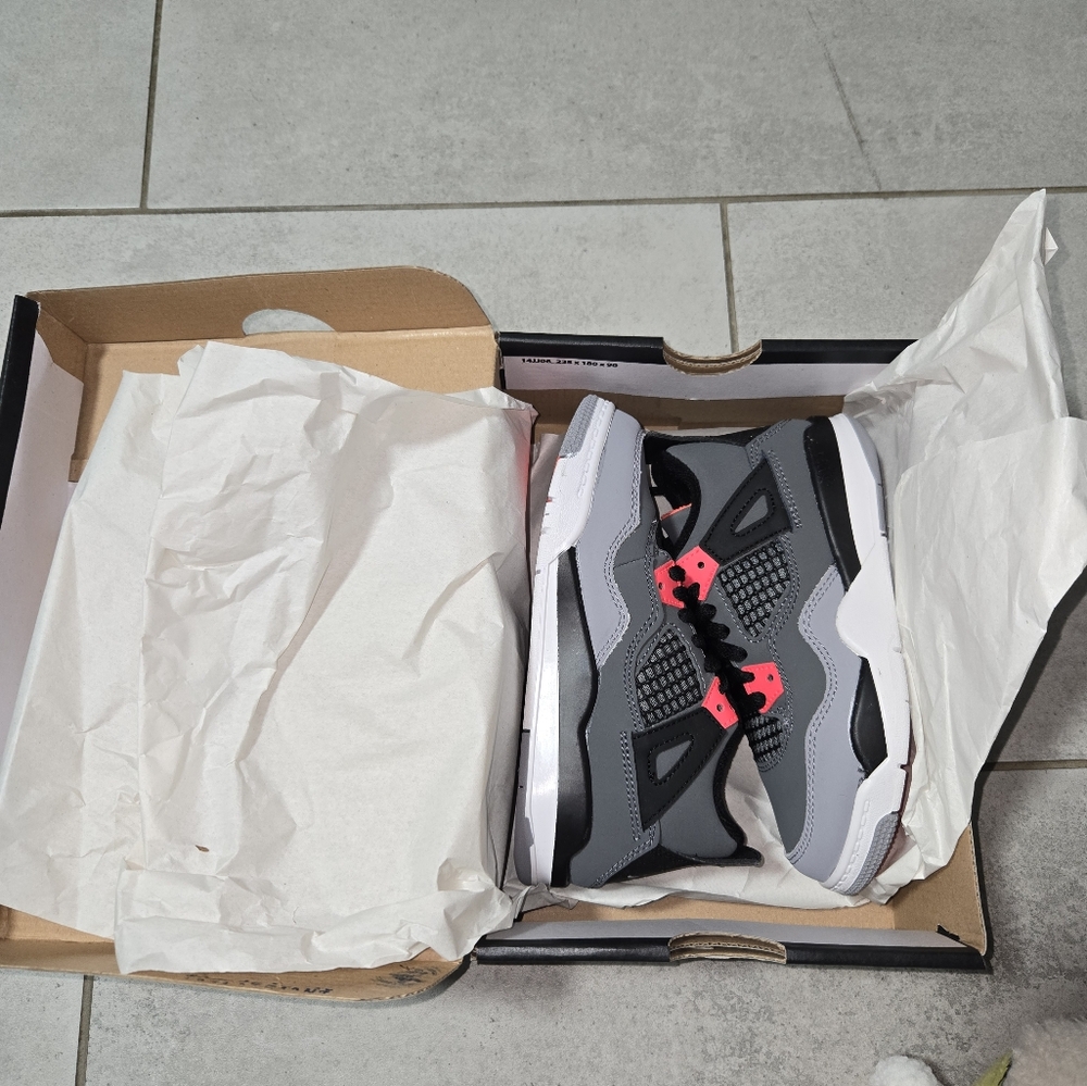 Jordan 4 Retro - Picture 8 of 9